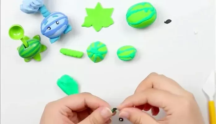 《植物大战僵尸》菠萝彩泥制作教程